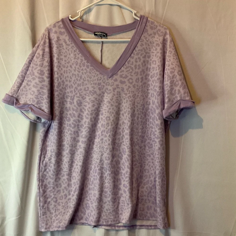 Heimish Women’s Short Sleeve V-Neck Lilac Leopard Print Size Large - Picture 1 of 14
